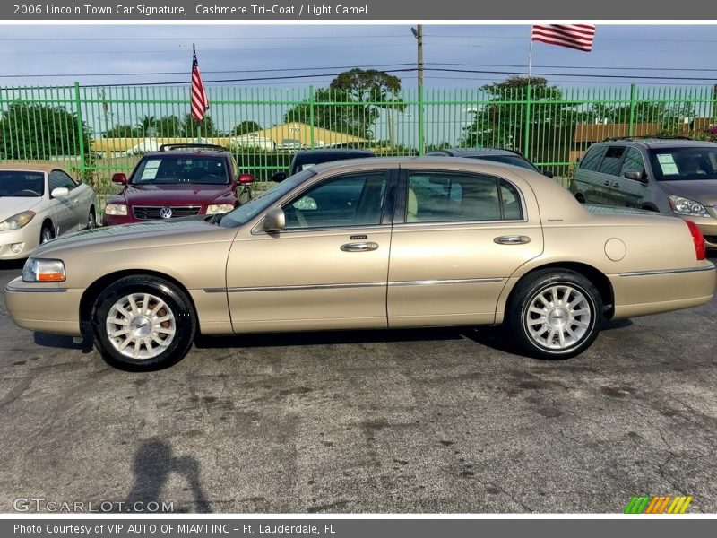 Cashmere Tri-Coat / Light Camel 2006 Lincoln Town Car Signature