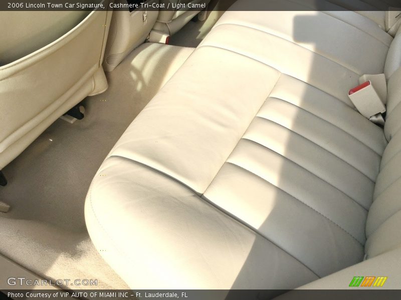 Cashmere Tri-Coat / Light Camel 2006 Lincoln Town Car Signature