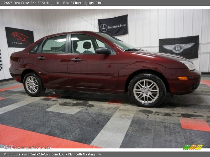 Infra-Red / Charcoal/Light Flint 2007 Ford Focus ZX4 SE Sedan