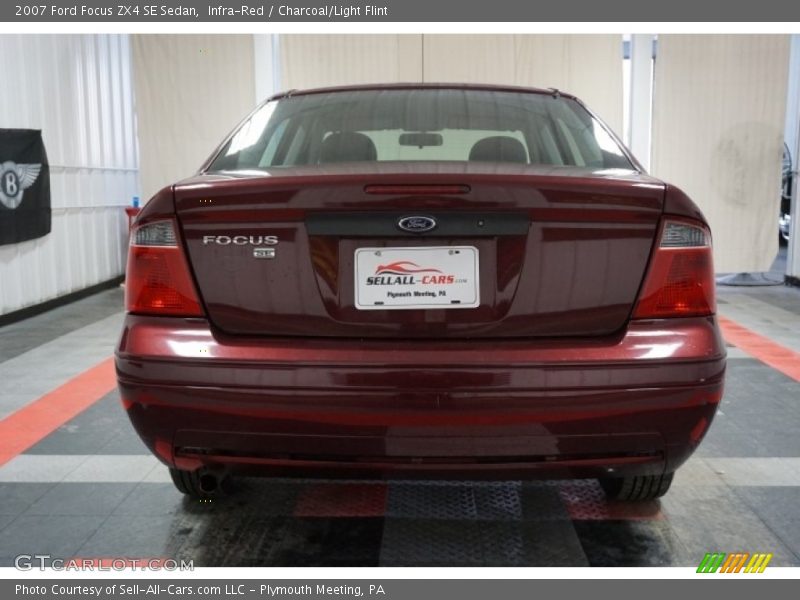 Infra-Red / Charcoal/Light Flint 2007 Ford Focus ZX4 SE Sedan