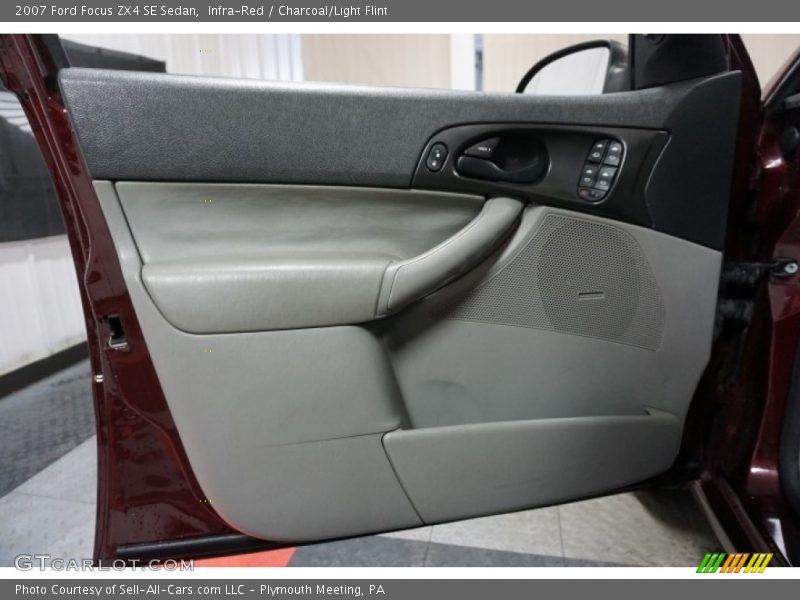 Infra-Red / Charcoal/Light Flint 2007 Ford Focus ZX4 SE Sedan