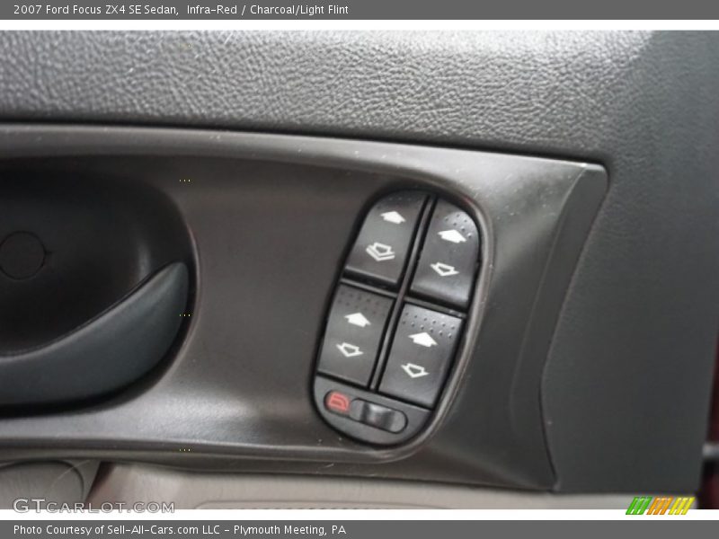 Infra-Red / Charcoal/Light Flint 2007 Ford Focus ZX4 SE Sedan