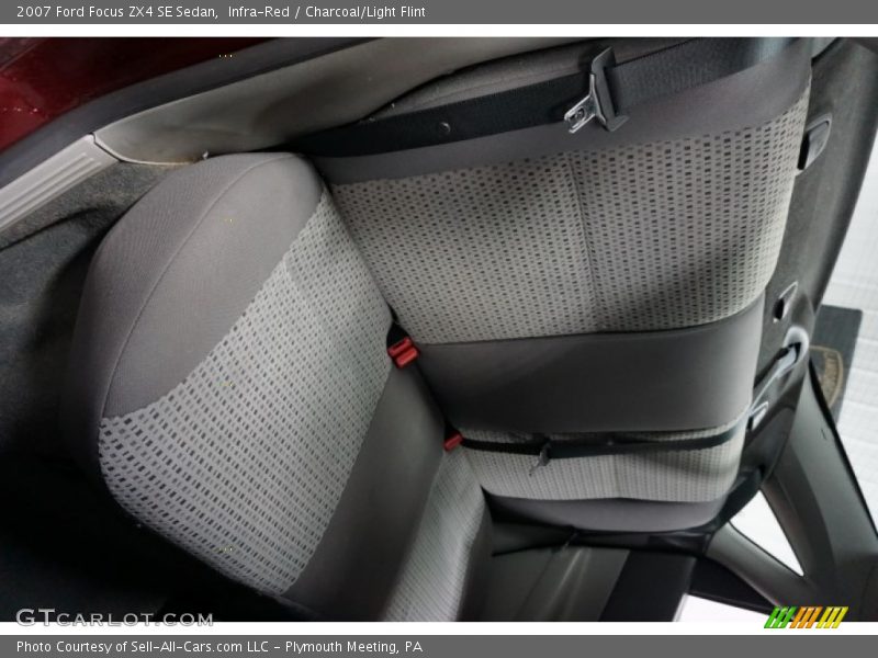 Infra-Red / Charcoal/Light Flint 2007 Ford Focus ZX4 SE Sedan