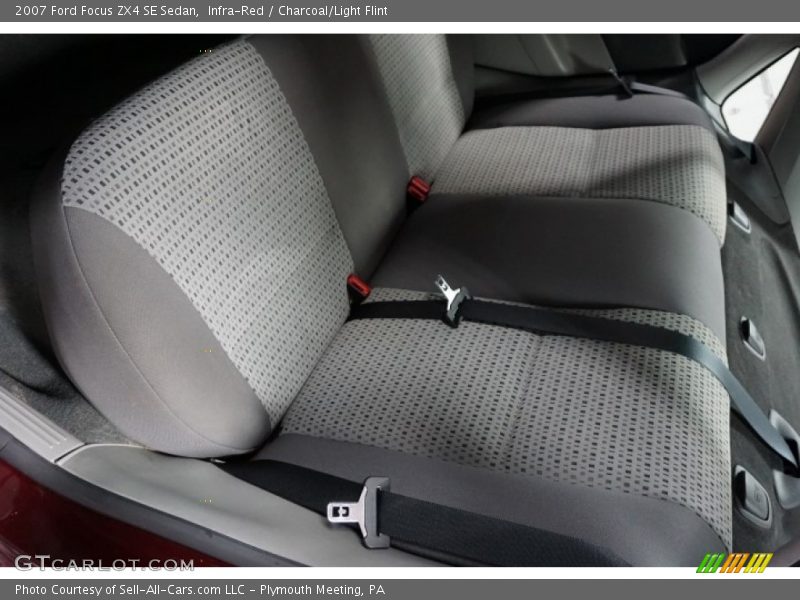 Infra-Red / Charcoal/Light Flint 2007 Ford Focus ZX4 SE Sedan