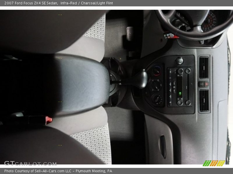 Infra-Red / Charcoal/Light Flint 2007 Ford Focus ZX4 SE Sedan