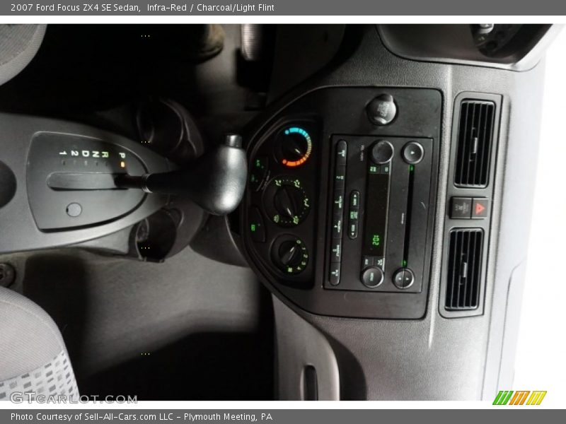 Infra-Red / Charcoal/Light Flint 2007 Ford Focus ZX4 SE Sedan