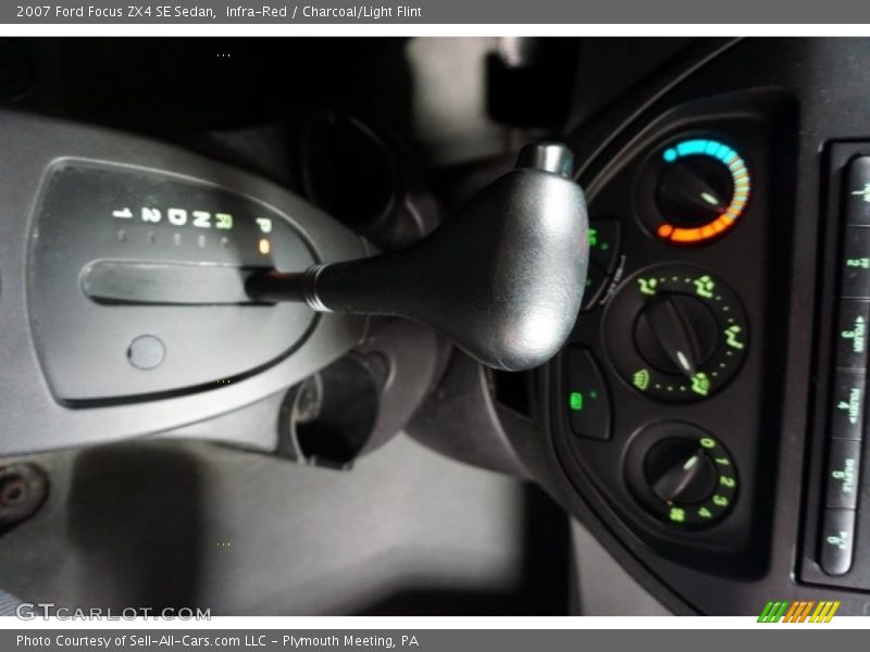 Infra-Red / Charcoal/Light Flint 2007 Ford Focus ZX4 SE Sedan