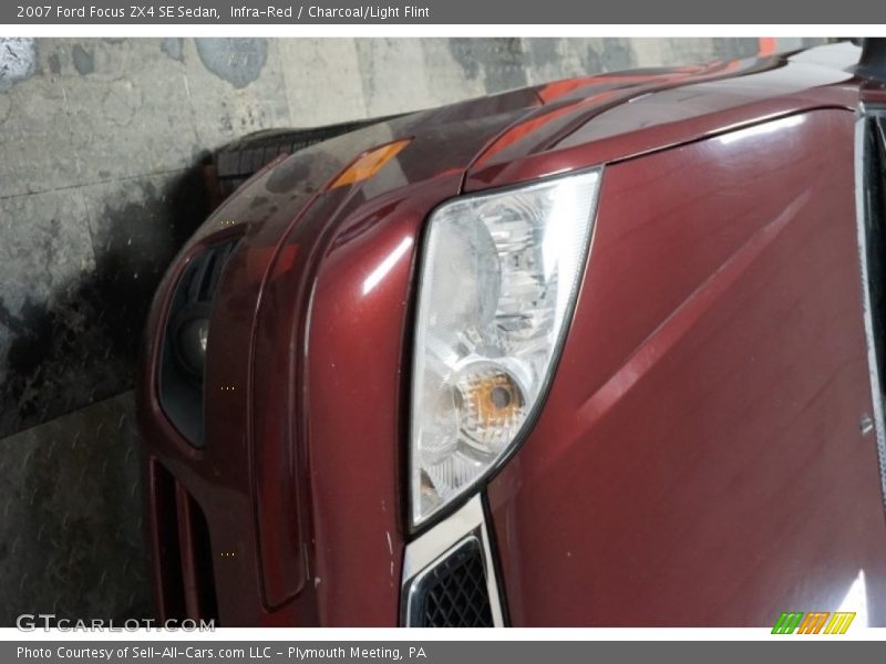 Infra-Red / Charcoal/Light Flint 2007 Ford Focus ZX4 SE Sedan