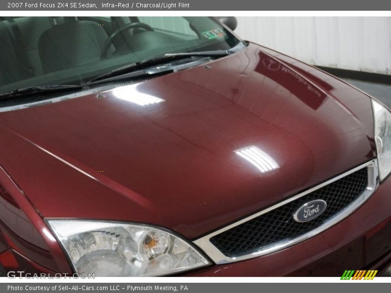 Infra-Red / Charcoal/Light Flint 2007 Ford Focus ZX4 SE Sedan