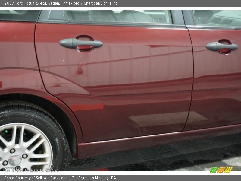 Infra-Red / Charcoal/Light Flint 2007 Ford Focus ZX4 SE Sedan