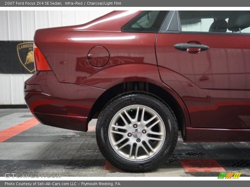 Infra-Red / Charcoal/Light Flint 2007 Ford Focus ZX4 SE Sedan