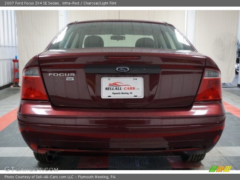 Infra-Red / Charcoal/Light Flint 2007 Ford Focus ZX4 SE Sedan