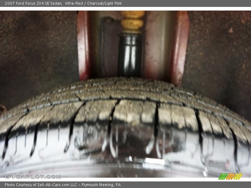 Infra-Red / Charcoal/Light Flint 2007 Ford Focus ZX4 SE Sedan