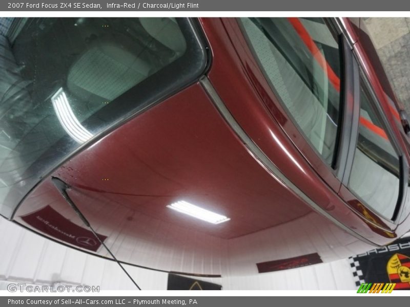 Infra-Red / Charcoal/Light Flint 2007 Ford Focus ZX4 SE Sedan