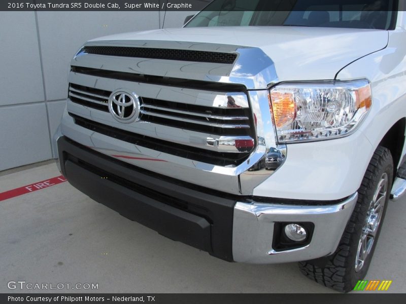 Super White / Graphite 2016 Toyota Tundra SR5 Double Cab