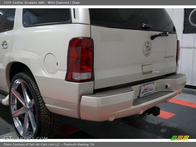 White Diamond / Shale 2005 Cadillac Escalade AWD