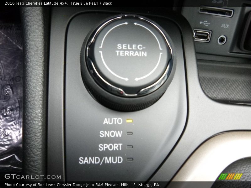 True Blue Pearl / Black 2016 Jeep Cherokee Latitude 4x4