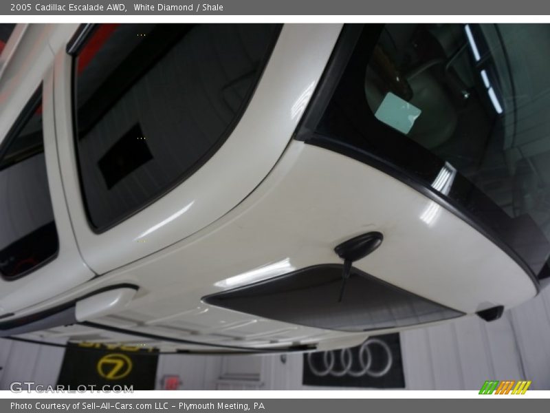 White Diamond / Shale 2005 Cadillac Escalade AWD