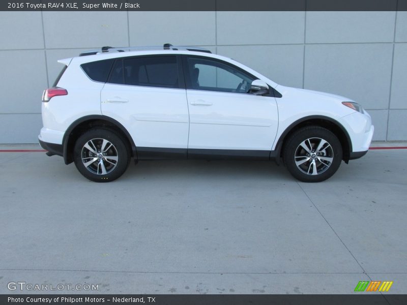 Super White / Black 2016 Toyota RAV4 XLE