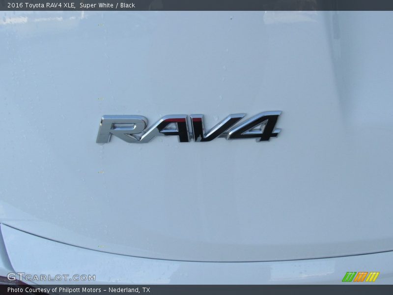 Super White / Black 2016 Toyota RAV4 XLE