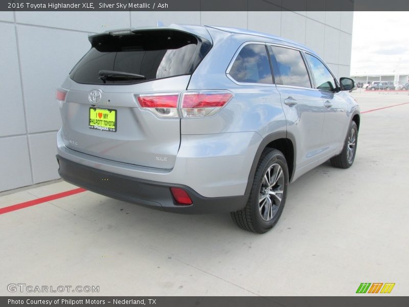 Silver Sky Metallic / Ash 2016 Toyota Highlander XLE