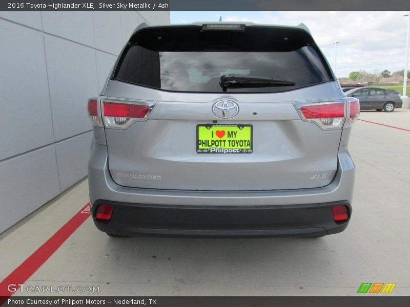 Silver Sky Metallic / Ash 2016 Toyota Highlander XLE