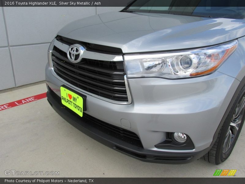 Silver Sky Metallic / Ash 2016 Toyota Highlander XLE