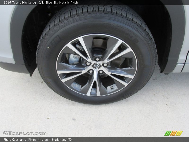 Silver Sky Metallic / Ash 2016 Toyota Highlander XLE