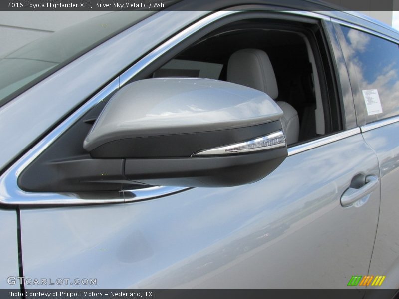 Silver Sky Metallic / Ash 2016 Toyota Highlander XLE