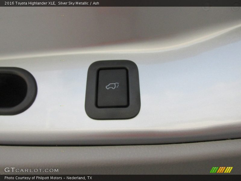 Silver Sky Metallic / Ash 2016 Toyota Highlander XLE