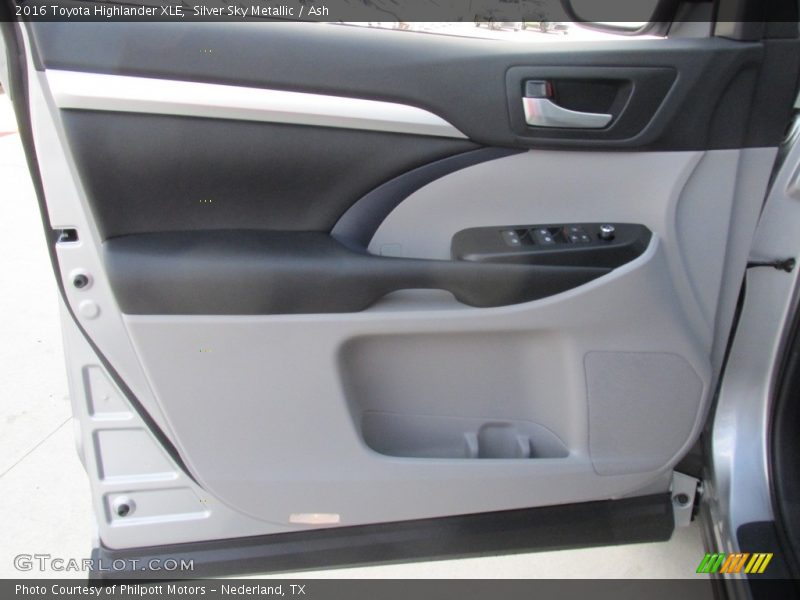 Silver Sky Metallic / Ash 2016 Toyota Highlander XLE
