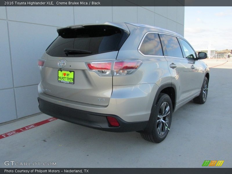 Creme Brulee Mica / Black 2016 Toyota Highlander XLE