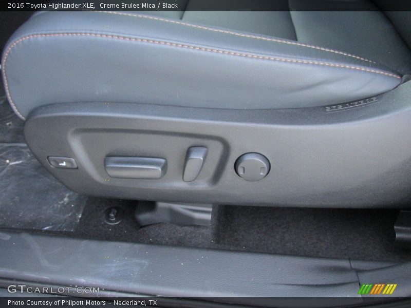 Creme Brulee Mica / Black 2016 Toyota Highlander XLE