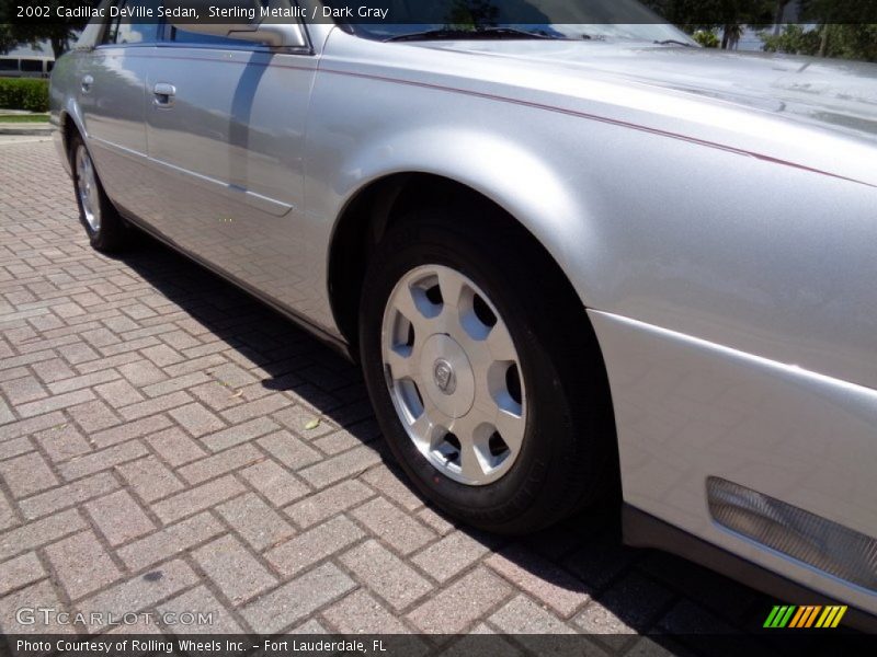 Sterling Metallic / Dark Gray 2002 Cadillac DeVille Sedan