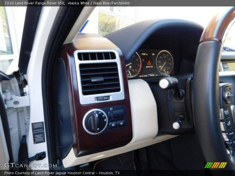 Alaska White / Navy Blue/Parchment 2010 Land Rover Range Rover HSE