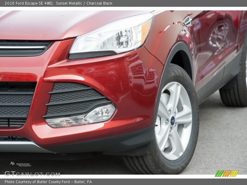 Sunset Metallic / Charcoal Black 2016 Ford Escape SE 4WD