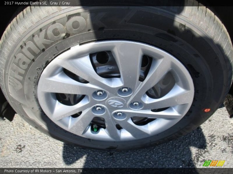 Gray / Gray 2017 Hyundai Elantra SE