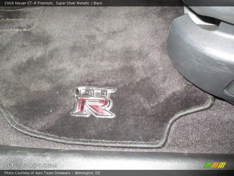 Super Silver Metallic / Black 2009 Nissan GT-R Premium