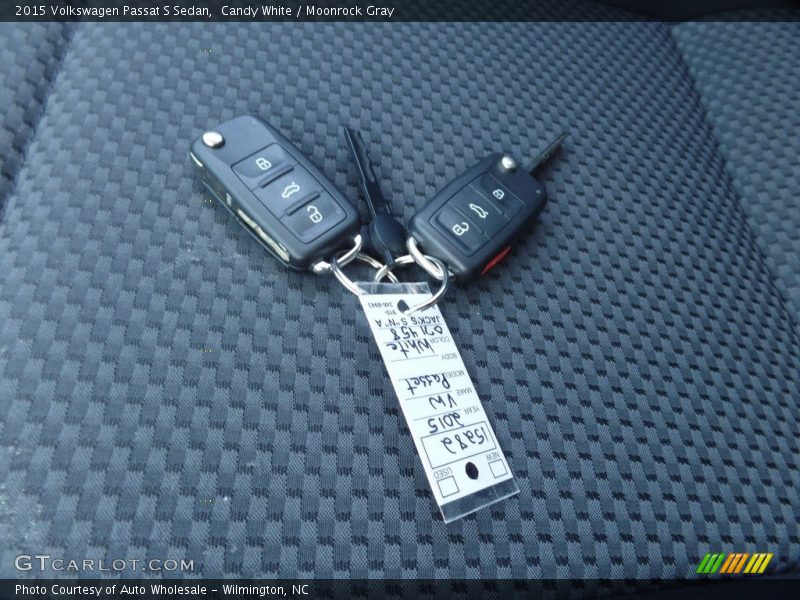 Candy White / Moonrock Gray 2015 Volkswagen Passat S Sedan