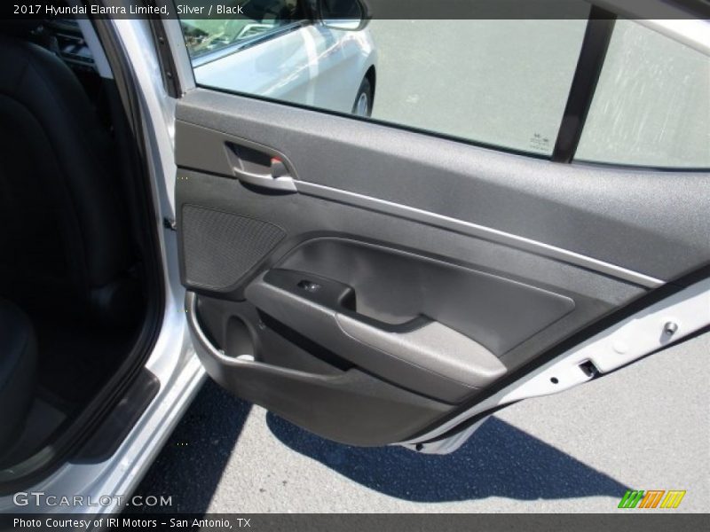 Silver / Black 2017 Hyundai Elantra Limited