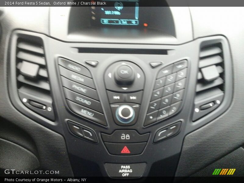Oxford White / Charcoal Black 2014 Ford Fiesta S Sedan