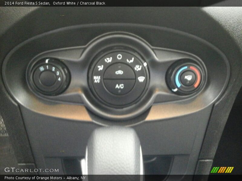 Oxford White / Charcoal Black 2014 Ford Fiesta S Sedan