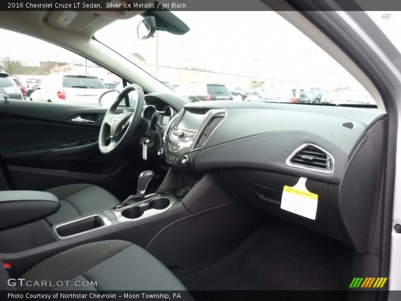 Silver Ice Metallic / Jet Black 2016 Chevrolet Cruze LT Sedan