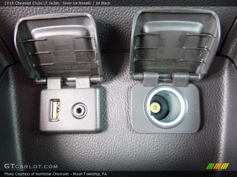 Silver Ice Metallic / Jet Black 2016 Chevrolet Cruze LT Sedan