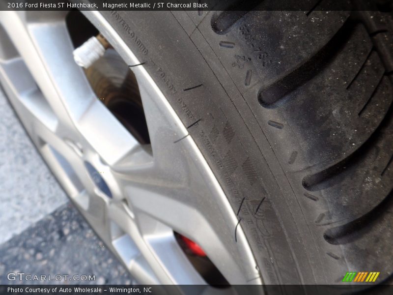 Magnetic Metallic / ST Charcoal Black 2016 Ford Fiesta ST Hatchback