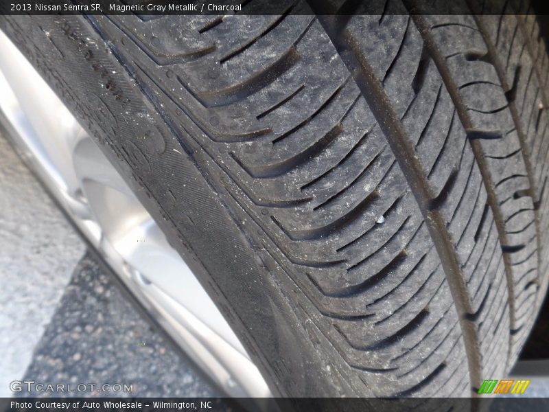 Magnetic Gray Metallic / Charcoal 2013 Nissan Sentra SR