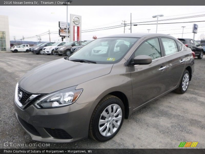Front 3/4 View of 2016 Sentra SV