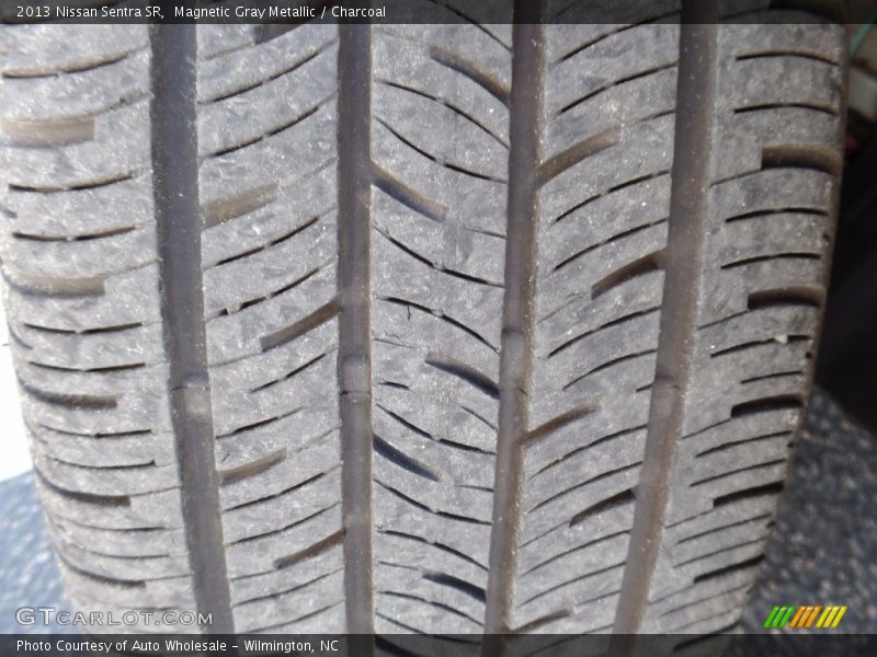 Magnetic Gray Metallic / Charcoal 2013 Nissan Sentra SR