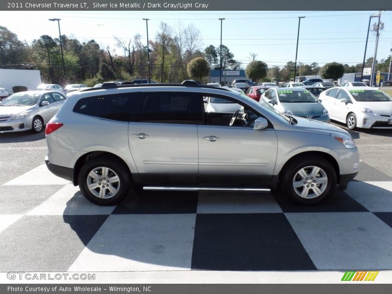 Silver Ice Metallic / Dark Gray/Light Gray 2011 Chevrolet Traverse LT