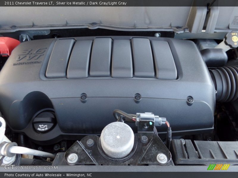 Silver Ice Metallic / Dark Gray/Light Gray 2011 Chevrolet Traverse LT
